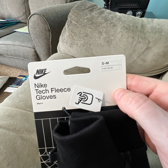 Mens nike tech fleece gloves size S/M - Picture 4 of 4